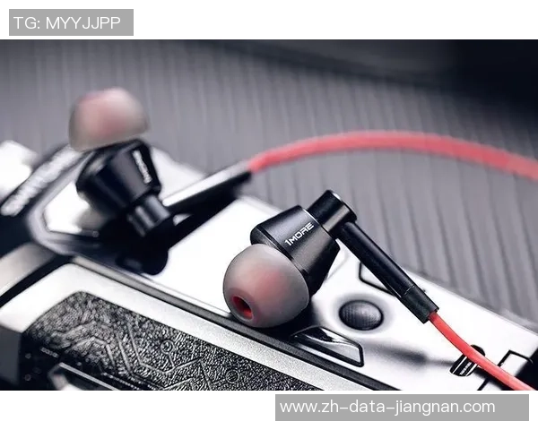 耳机足球的完美结合让你在比赛中享受沉浸式音效体验